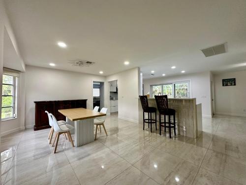 Dapur atau dapur kecil di Charming house in peaceful Naples surrounded by nature and close to the beach