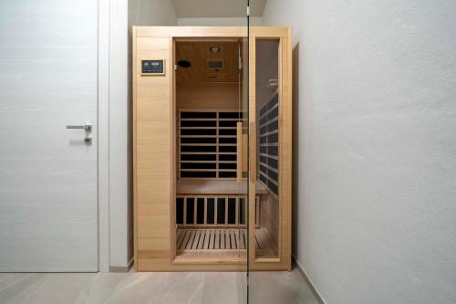 a glass door leading into a room with a closet at Front Lake Como - 3 Bedrms with AC, Free Parking and Wifi in Olginate