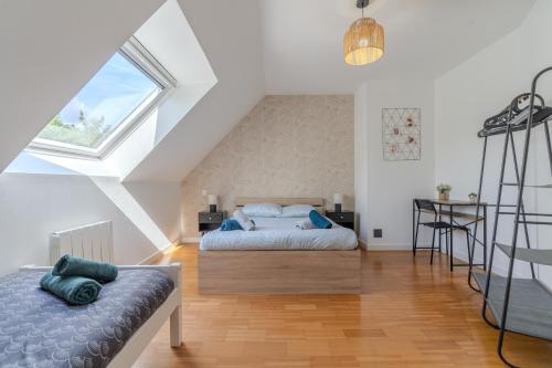 Katil atau katil-katil dalam bilik di Beautiful house 15 min from Disney