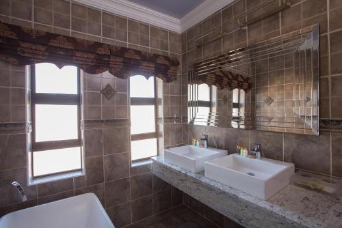 Ванная комната в Elegant & Exclusive Boutique GuestHouse