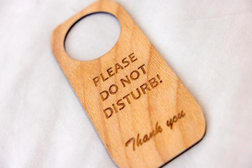 a wooden tag with the words please do not disturb at Jupiter Hotel in Amsterdam