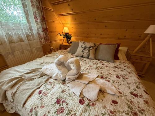 a bedroom with a bed with towels on it at Domki w Białce pod Basenami, 50 m od term i wyciągów in Białka Tatrzanska