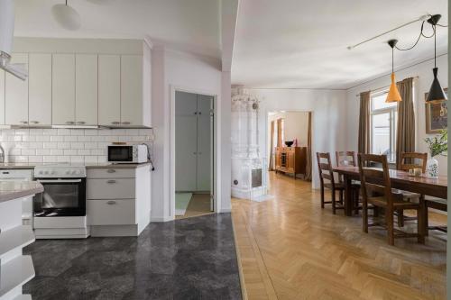 Η κουζίνα ή μικρή κουζίνα στο Lovely apartment in the heart of Visby