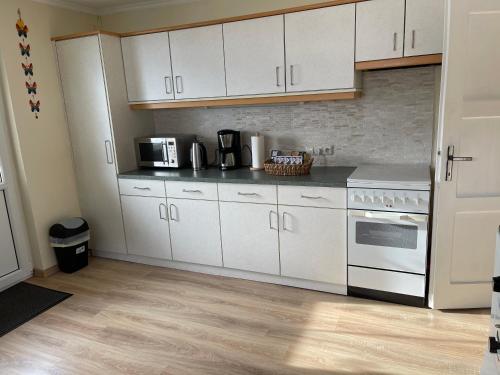 Una cocina o zona de cocina en Haus Kleiner Seeblick