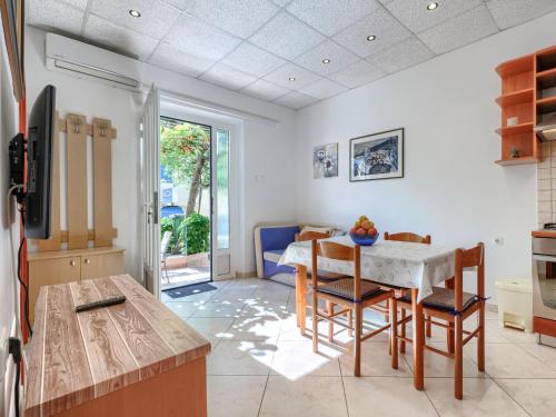 Apartment Lidija by Interhome