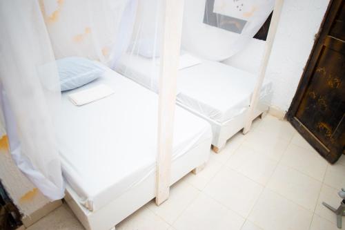 a room with two bunk beds in a room at WHITE HOUSE STAR Hotel in Malindi
