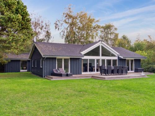 Taman di luar Holiday Home Josina - 675m from the sea by Interhome