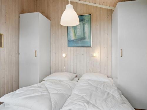 Katil atau katil-katil dalam bilik di Holiday Home Isto - 250m from the sea by Interhome