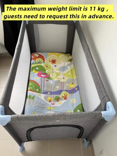 a box with a bed with a blanket in it at W.H.House in Atouguia da Baleia