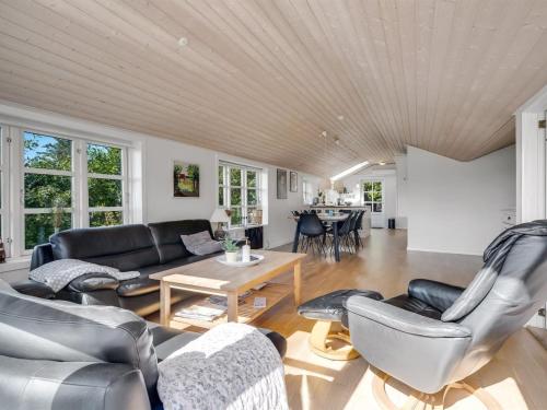 Χώρος καθιστικού στο Holiday Home Engelbertine - 210m to the fjord by Interhome