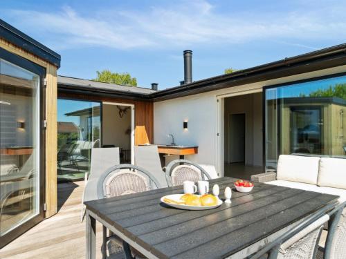 Balkón nebo terasa v ubytování Holiday Home Niska - 200m from the sea by Interhome