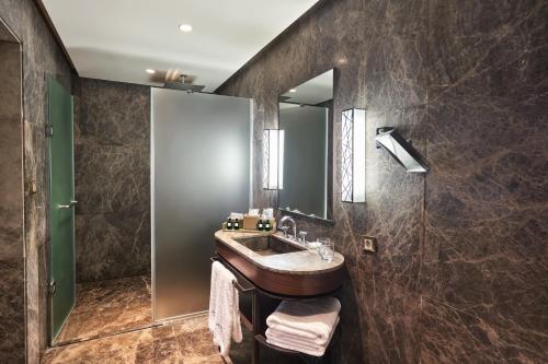 Bilik mandi di Rixos Premium Göcek - Adult Only