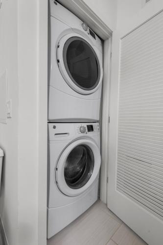 Gambar di galeri bagi Luxury 1BR Apt-Pool RWJ-Rutgers StPeter-Free Parking - NYC316 di New Brunswick