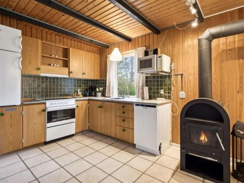 Η κουζίνα ή μικρή κουζίνα στο Holiday Home Calla - 250m from the sea by Interhome