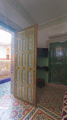 a room with a large door and a tile floor at Riad Las mil y una noches 2 Tetuan in Tetouan