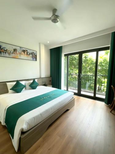 a bedroom with a large bed and a large window at Trường An Hotel in Cao Bằng