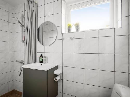 Koupelna v ubytování Holiday Home Othinkarl - 1km from the sea by Interhome
