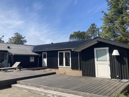 Hoone, kus puhkemaja asub