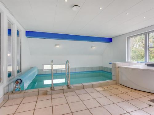 La alberca dentro o cerca de Holiday Home Tabithe - 2-2km from the sea by Interhome