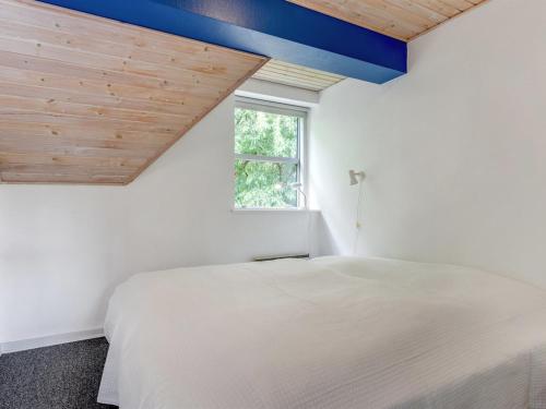 Una cama o camas en una habitación de Holiday Home Tabithe - 2-2km from the sea by Interhome