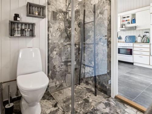 Koupelna v ubytování Holiday Home Myra - 425m from the sea by Interhome