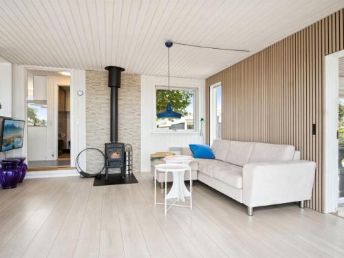 Posezení v ubytování Holiday Home Alimpij - 5m from the sea by Interhome