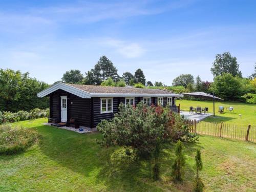 Κήπος έξω από το Holiday Home Jeppe - 500m from the sea by Interhome