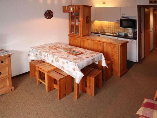 Studio au pied des pistes pour 6 personnes avec balcon, casier à skis et gardien - FR-1-322-590