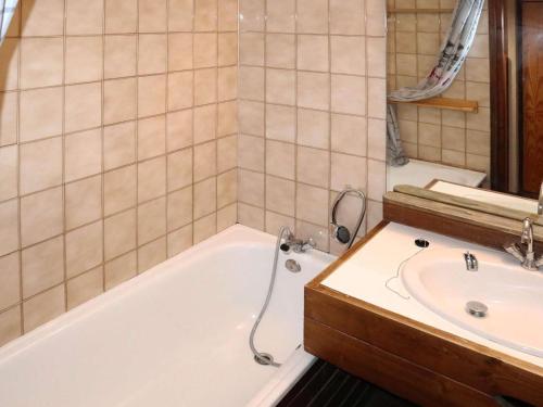 Studio au pied des pistes pour 6 personnes avec balcon, casier à skis et gardien - FR-1-322-590