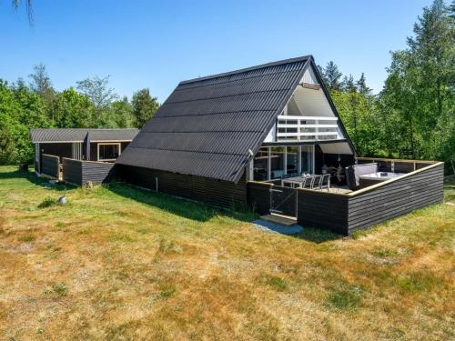 Το κτήριο όπου στεγάζεται  η παραθεριστική κατοικία