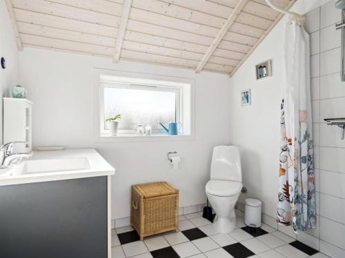 Ένα μπάνιο στο Holiday Home Alger - 450m from the sea by Interhome