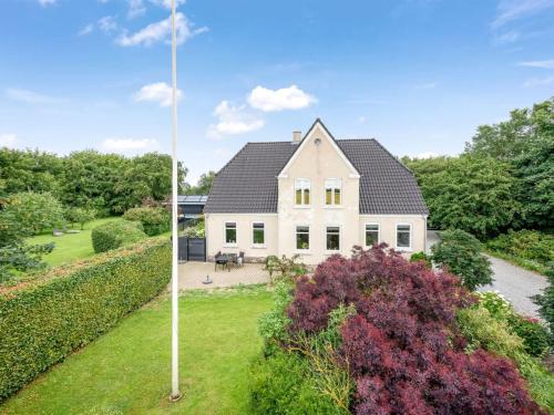 an aerial view of a white house with a garden at Holiday Home Amma - 21km from the sea by Interhome in Bredebro