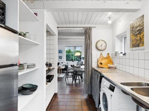 Dapur atau dapur kecil di Holiday Home Frodde - 5km from the sea by Interhome