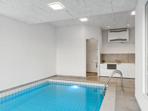 Bazén v ubytování Holiday Home Ann - 1-3km from the sea by Interhome nebo v jeho okolí