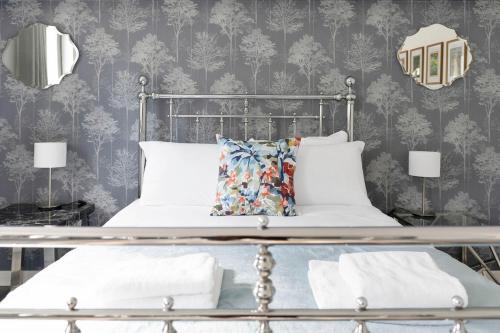 Postel nebo postele na pokoji v ubytování Leith's Bright Abode