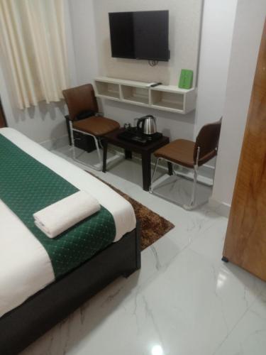 Μια τηλεόραση ή/και κέντρο ψυχαγωγίας στο Hotel The PrabhaVati Palace Near Kashi Vishwanath Temple