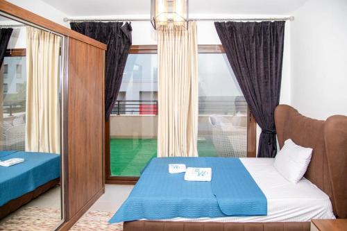 Ένα ή περισσότερα κρεβάτια σε δωμάτιο στο Luxury chalet in Marina Marassi Marina view