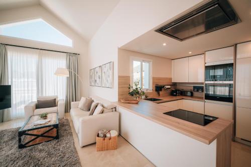 Frontline Golf Penthouse Alcazaba Lagoon - EHHouse