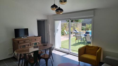Χώρος καθιστικού στο 2 maisons privatives avec piscine et spa