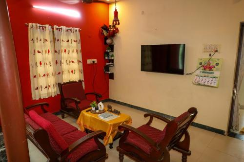 Uma TV ou centro de entretenimento em Rain Nest- Serene