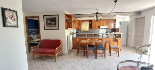 Kuchyň nebo kuchyňský kout v ubytování 1 Bed Apartment near the beach