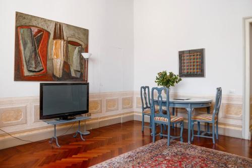Caesarina Roma, Luxury apartment