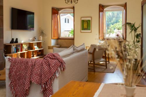 a living room with a couch and a table at Casa da Câmara in Tondela