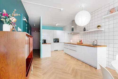 Dapur atau dapur kecil di Rotterdam's coolest apartment