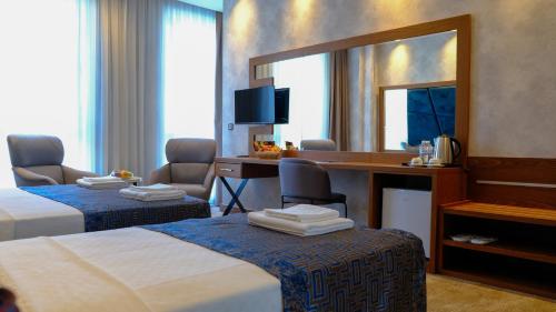 Ένα ή περισσότερα κρεβάτια σε δωμάτιο στο Alsancak Prime Hotel Konya