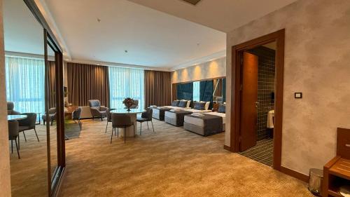 Ένα ή περισσότερα κρεβάτια σε δωμάτιο στο Alsancak Prime Hotel Konya