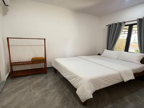 Ένα ή περισσότερα κρεβάτια σε δωμάτιο στο Kampot Vacation Home