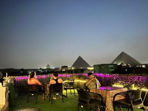 2 Jana Pyramids view inn