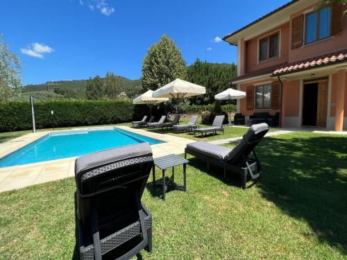 Bazén v ubytování Villa in Tuscany with Private Pool & Views nebo v jeho okolí
