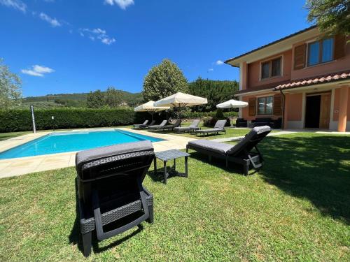 Bazén v ubytování Villa in Tuscany with Private Pool & Views nebo v jeho okolí